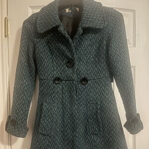 Beautiful black and green heavy coat with interior lining. Great condition.